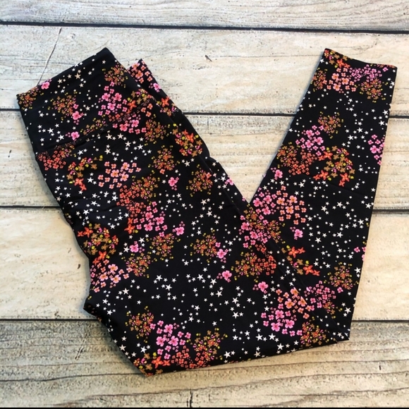 Victoria's Secret Pants - Victoria Sport floral and star print leggings